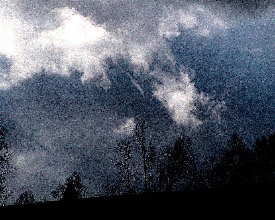 Stormy_weather_dark_clouds
